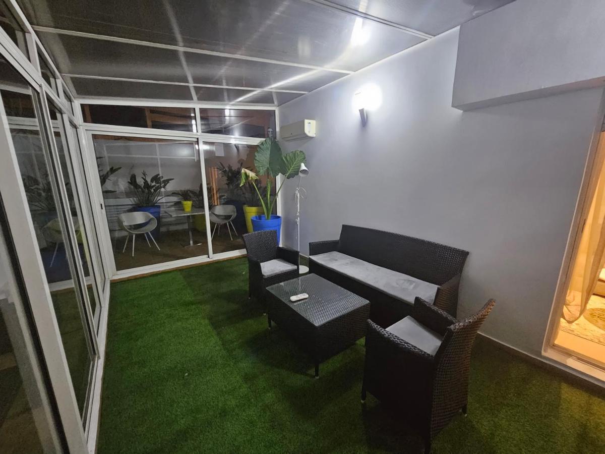 Cozy With Veranda Downtown Apartamento